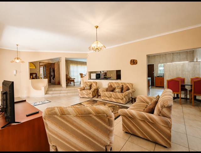3 BEDROOM HOUSE FOR SALE IN THREE RIVERS EAST